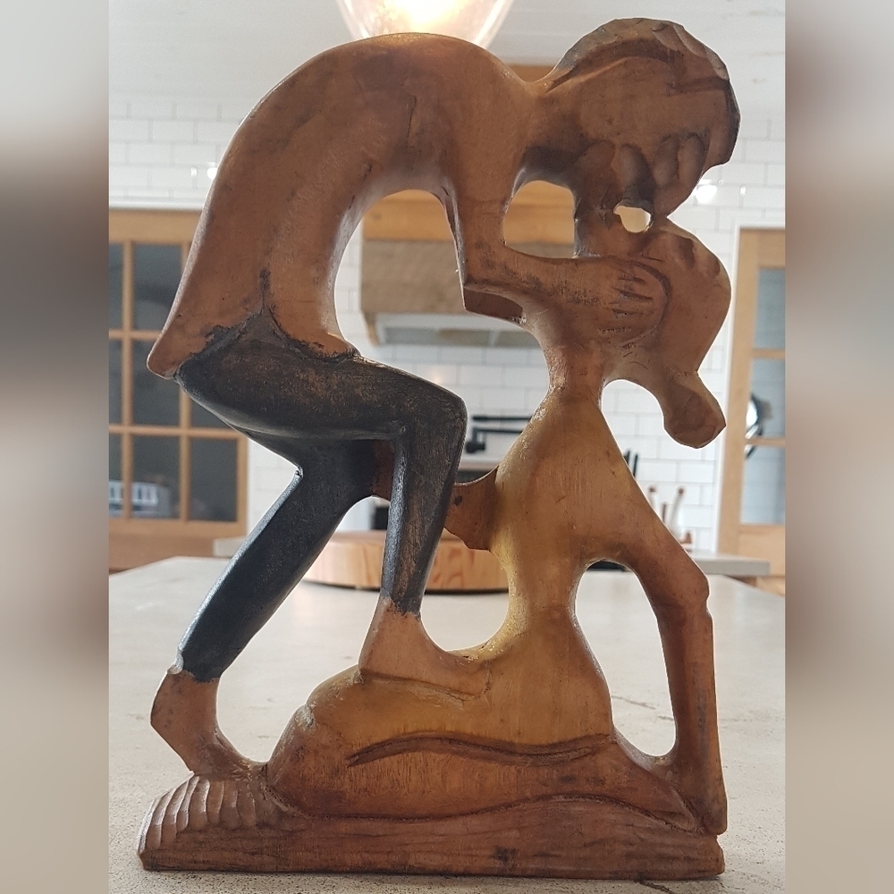 Vintage Hand Carved Primitive Folk Art Kissing Lovers Wood Sculpture 12" - Picture 2 of 7